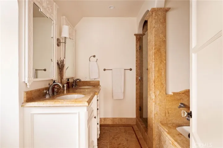 MASTER SUITE 3