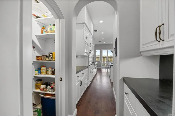 Walk in pantry