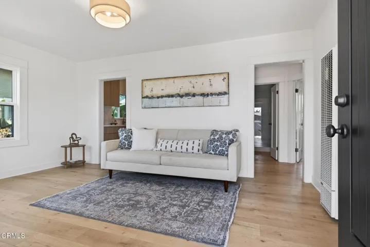 10-web-or-mls-UpmarketMedia-325WMiss-066