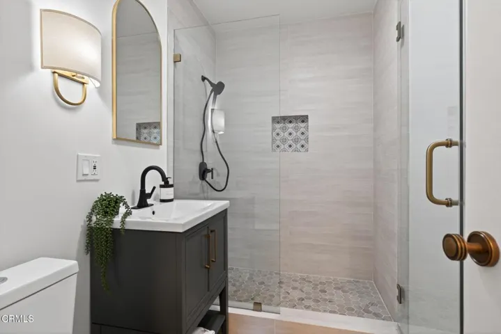 30-web-or-mls-UpmarketMedia-325WMiss-126