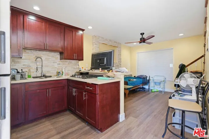 2BR Kitchen/LivingRoom