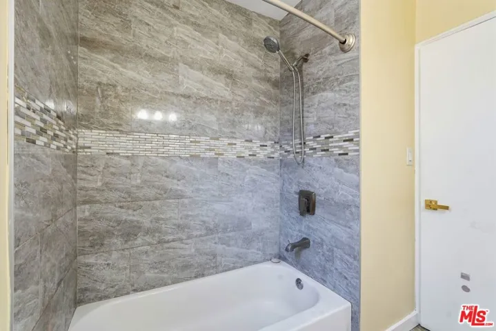 5 BR/3 BA Photo