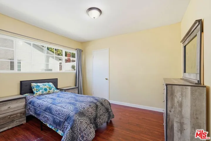 5 BR/3 BA Photo