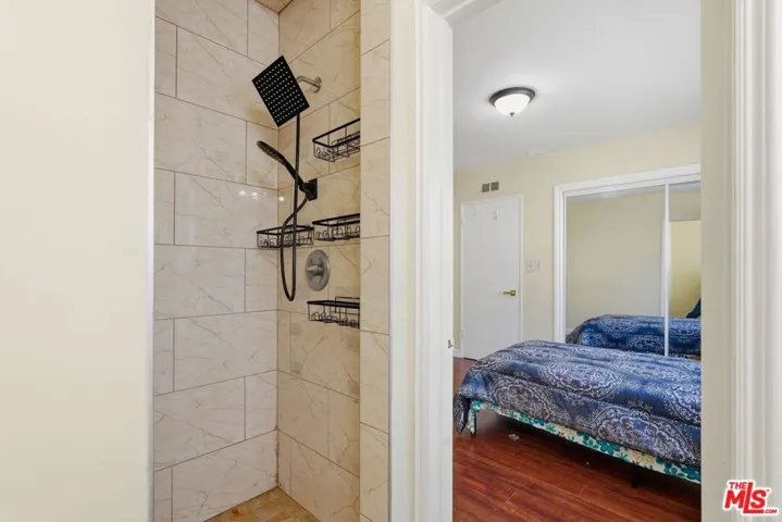5 BR Pho5 BR/3 BA Phototo