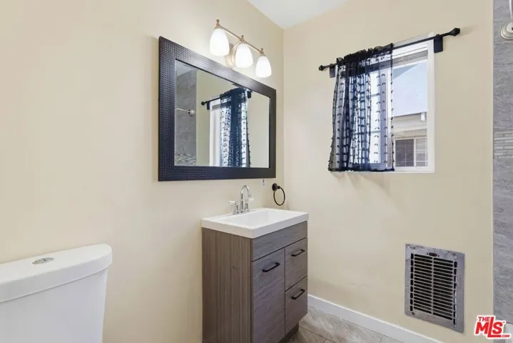 5 BR/3 BA Photo
