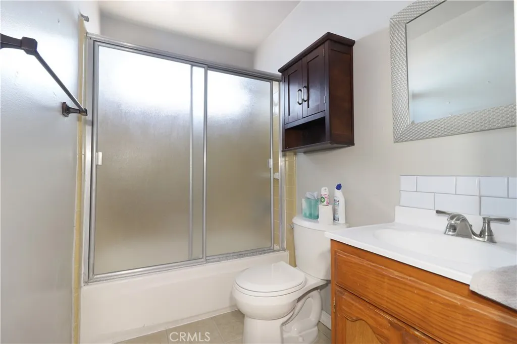 Unit # 481: Hallway Bathroom