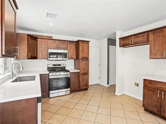 3707 Sonoma Oaks Avenue, Perris, California 92571
