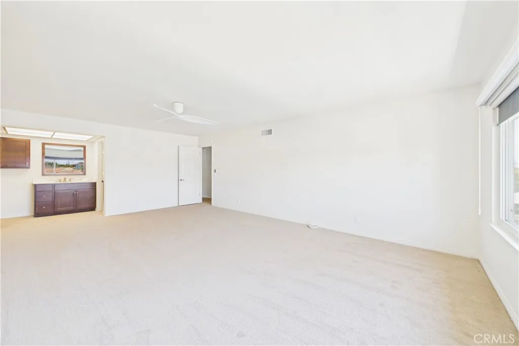 High end ceiling fan to ensure year round comfort