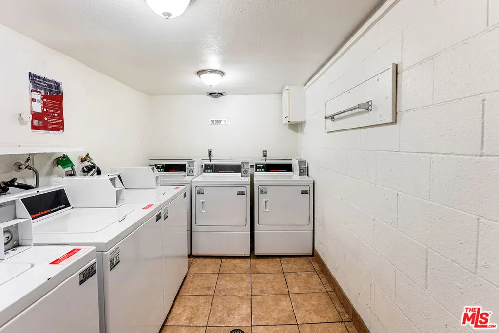 3 washers and 3 Dryers