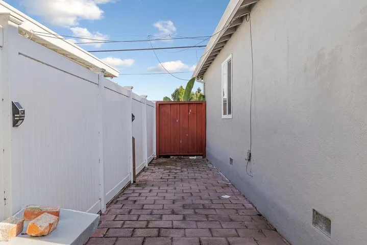 1025 Burkhart Avenue, San Leandro, California 94579