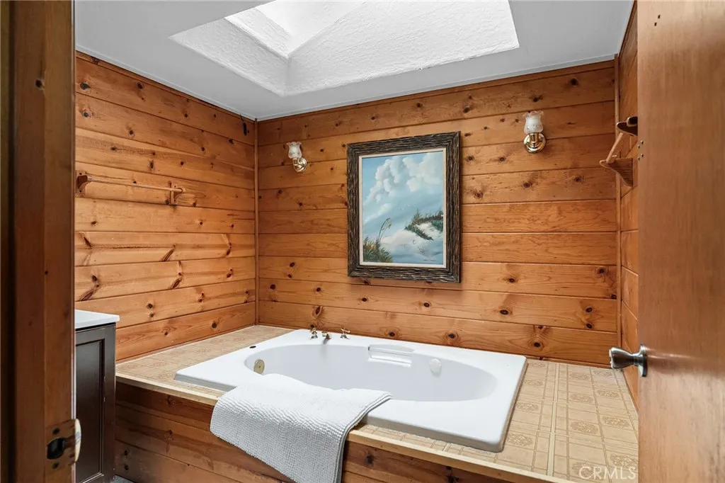 Bath area to Second Unit