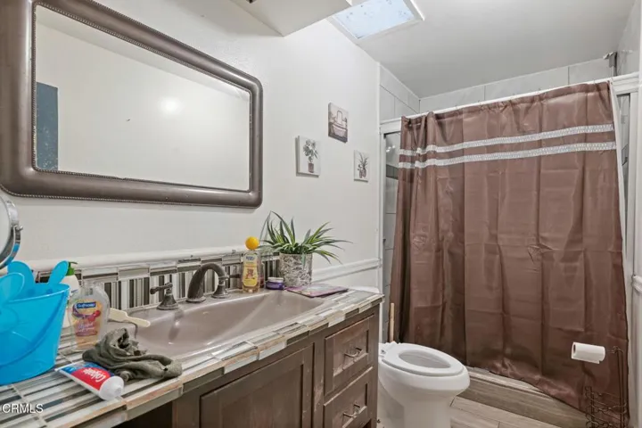 09-Bathroom