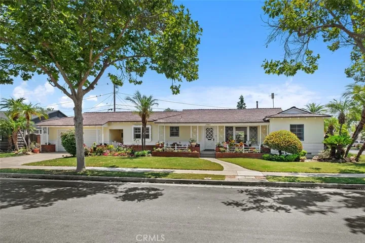 1901 N Greenbrier Street, Santa Ana, California 92706