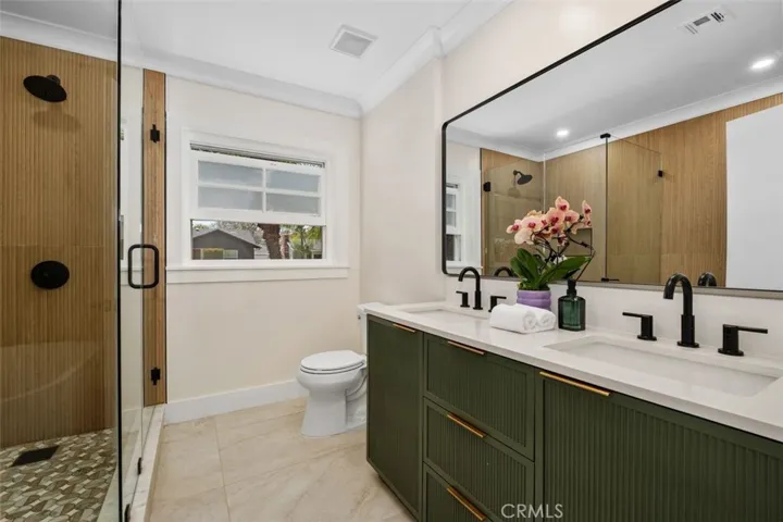 1901 N Greenbrier Street, Santa Ana, California 92706