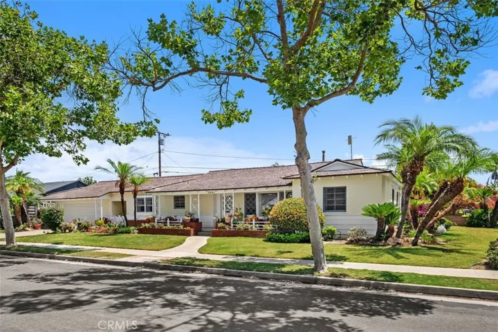1901 N Greenbrier Street, Santa Ana, California 92706