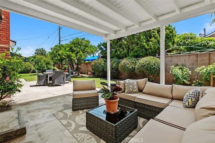 1901 N Greenbrier Street, Santa Ana, California 92706