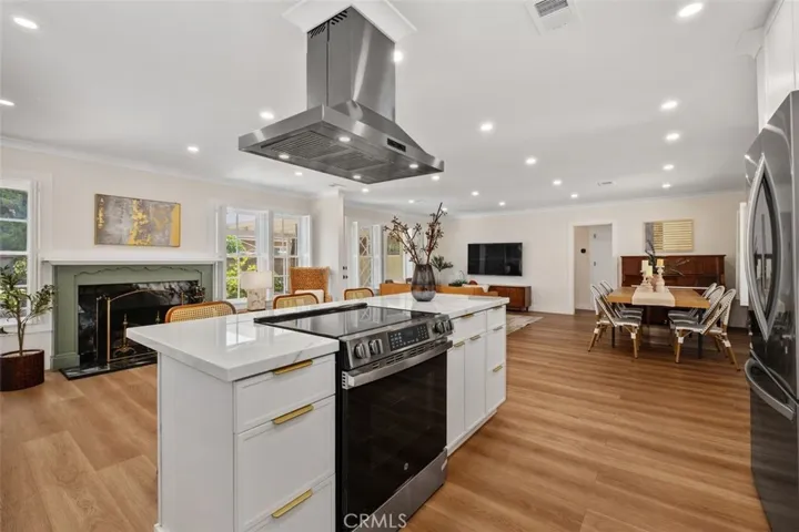 1901 N Greenbrier Street, Santa Ana, California 92706