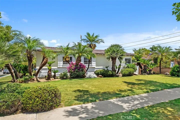 1901 N Greenbrier Street, Santa Ana, California 92706