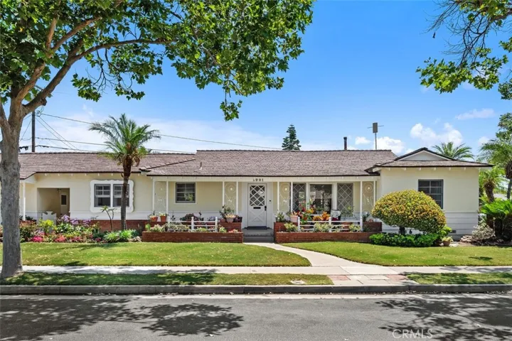 1901 N Greenbrier Street, Santa Ana, California 92706
