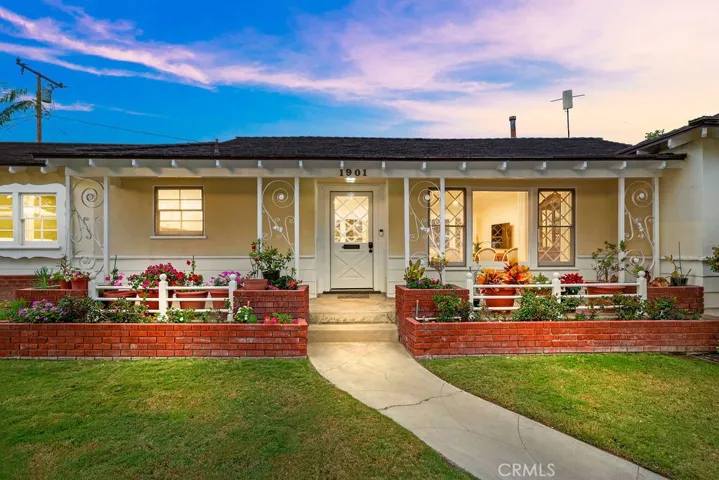 1901 N Greenbrier Street, Santa Ana, California 92706