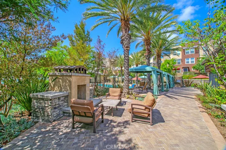 Resort-inspired outdoor amenities encourage relaxation, connection, and an active lifestyle.