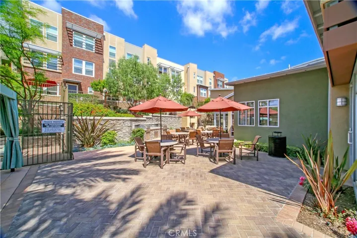 Beautifully landscaped community spaces create a peaceful and upscale resort-style atmosphere.