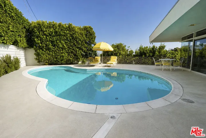 8292 Hollywood Boulevard, Los Angeles, California 90069