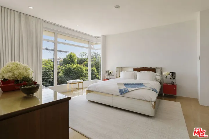 8292 Hollywood Boulevard, Los Angeles, California 90069