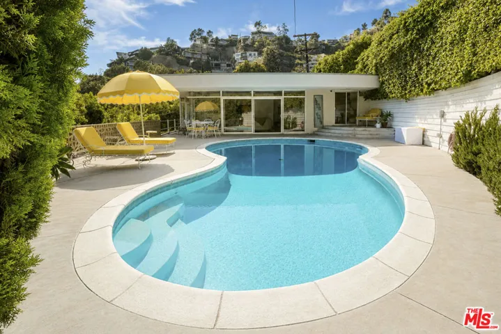 8292 Hollywood Boulevard, Los Angeles, California 90069