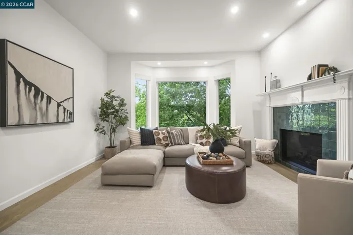 1 Oakview Terrace, Orinda, California 94563-3133