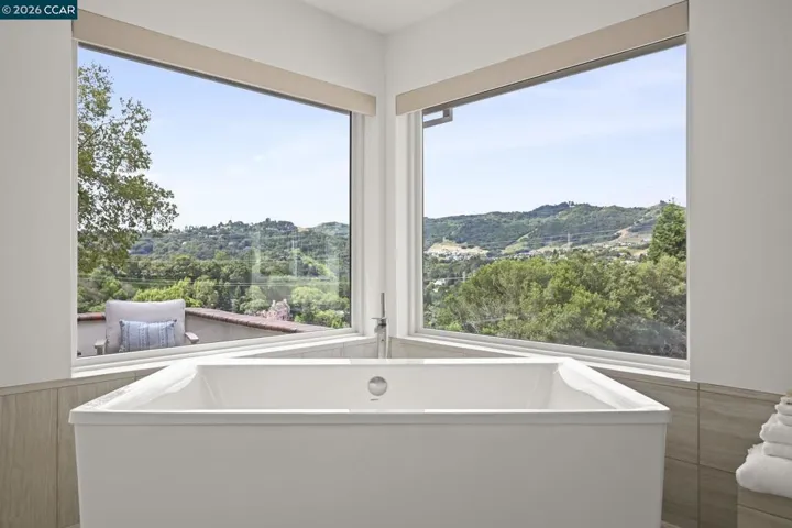 1 Oakview Terrace, Orinda, California 94563-3133