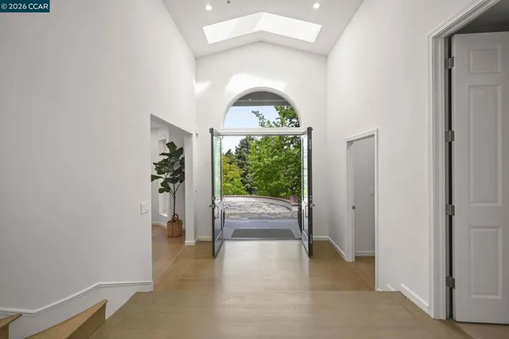 1 Oakview Terrace, Orinda, California 94563-3133