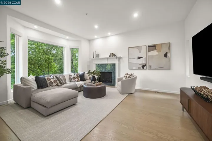 1 Oakview Terrace, Orinda, California 94563-3133