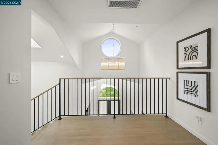 1 Oakview Terrace, Orinda, California 94563-3133