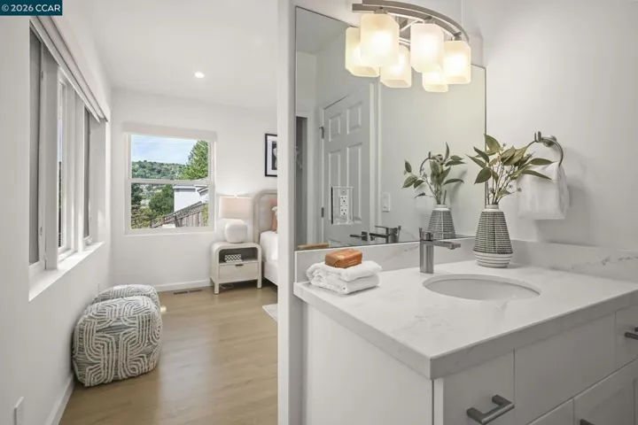 1 Oakview Terrace, Orinda, California 94563-3133