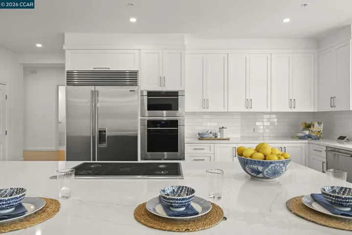 1 Oakview Terrace, Orinda, California 94563-3133