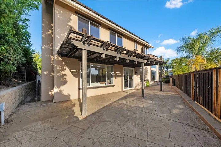 Large side yard