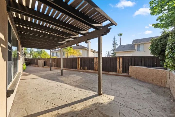 Large side yard