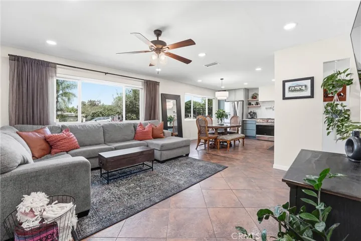 7183 Olive, Highland, California 92346