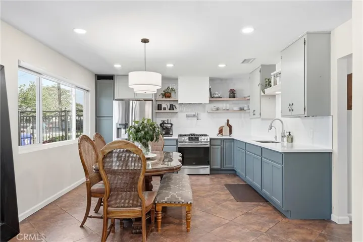 7183 Olive, Highland, California 92346
