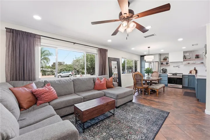 7183 Olive, Highland, California 92346