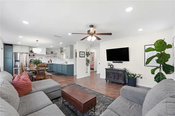 7183 Olive, Highland, California 92346