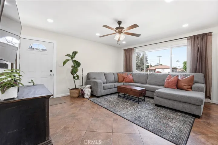7183 Olive, Highland, California 92346