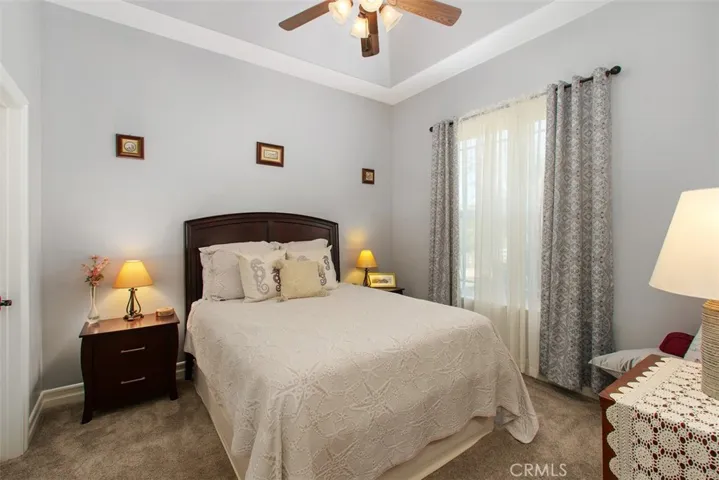Secondary bedroom with ceiling fan