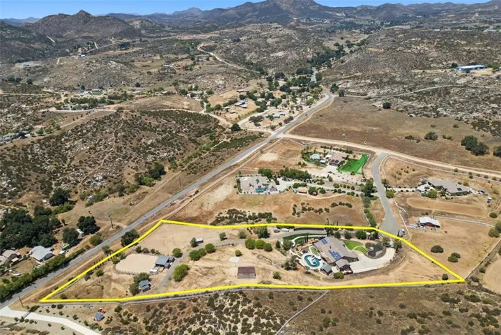 Aerial photo of approximate property lines. Rv Access, parking & potential