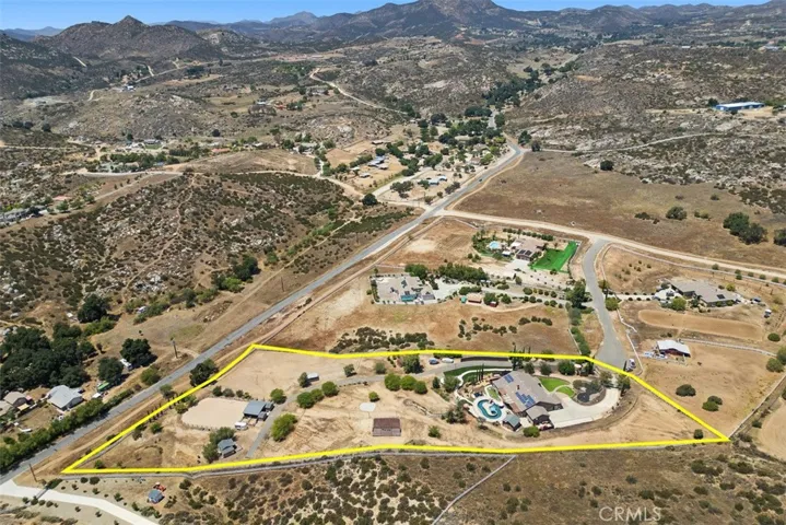 Aerial photo of approximate property lines. Rv Access, parking & potential