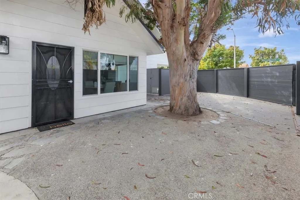 Cooking, dancing? Indoor-outdoor living with wrap-around patio area and mature eucalyptus in every Aussie yard. Direct from front gate access or door to kitchen & dining area.