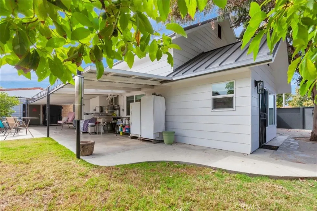 Rear veranda covers rear utility area with outside washer/dryer and utility sink, and storage units.