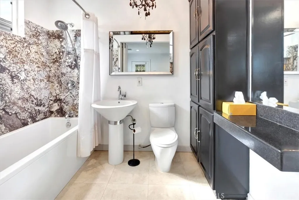 Downstairs en suite full bath with shower over tub.