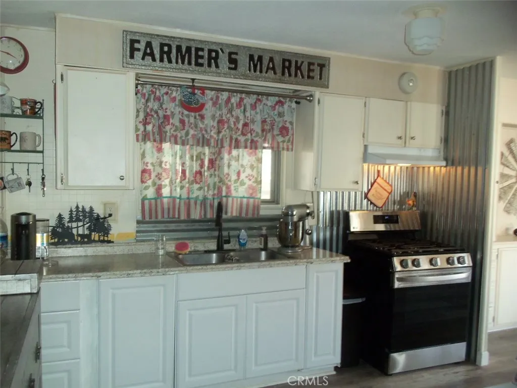 Kitchen w/stainless steel sink window and dlx Gas stove.